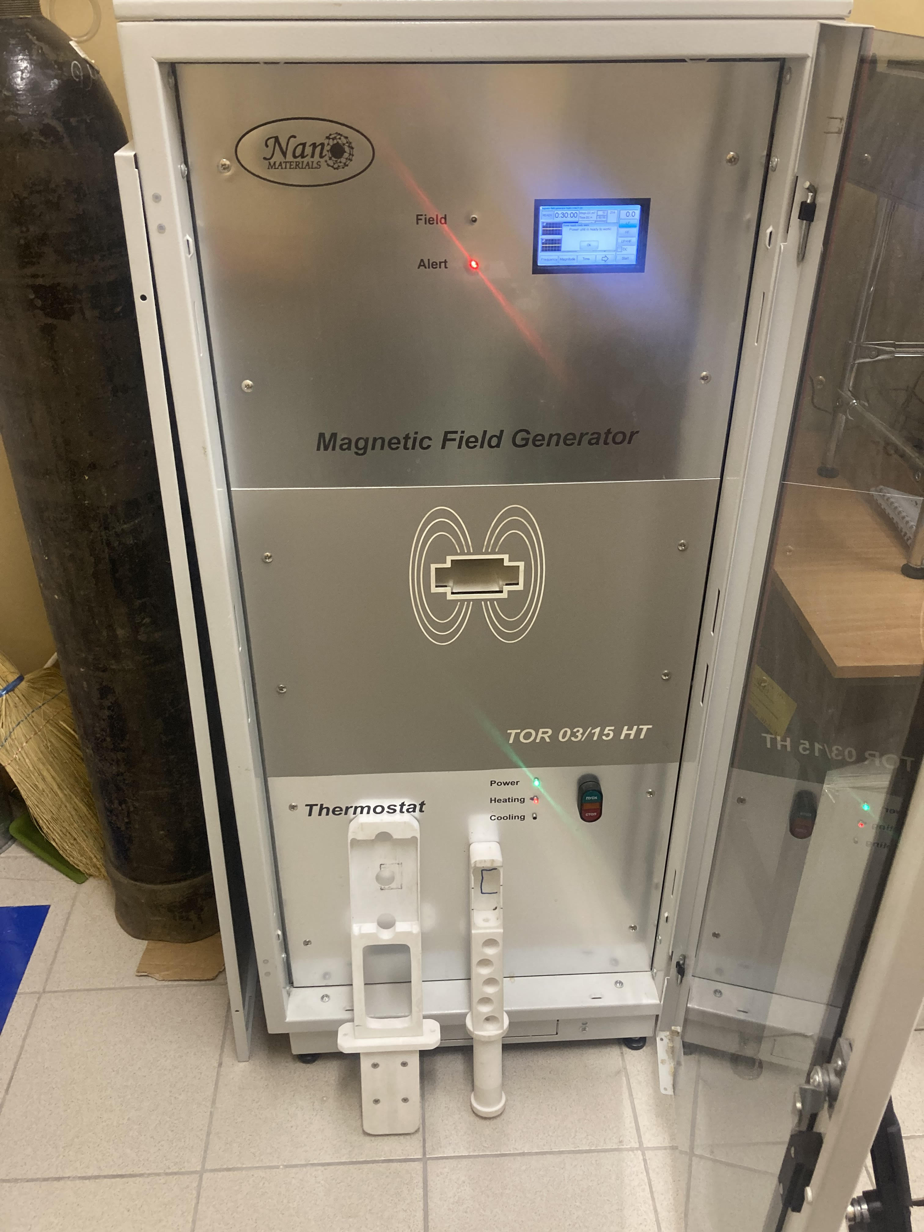 Комплекс генераторов переменного "негреющего" низкочастотного магнитного поля для исследования биопроцессов